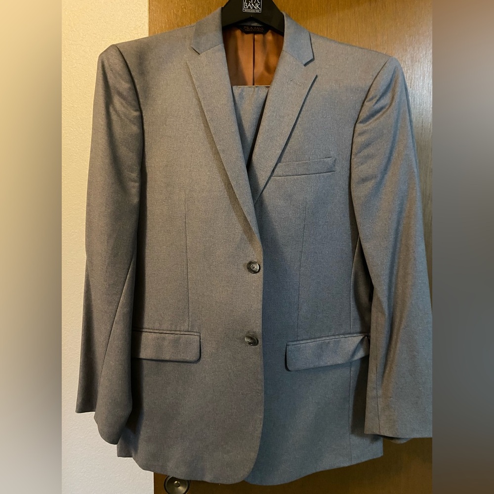 Jos A. Bank Men's light Gray Suit